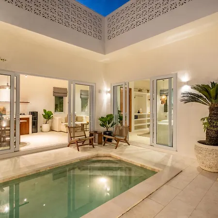 Tropical Berawa 2Br Villa /Enclosed Living Room