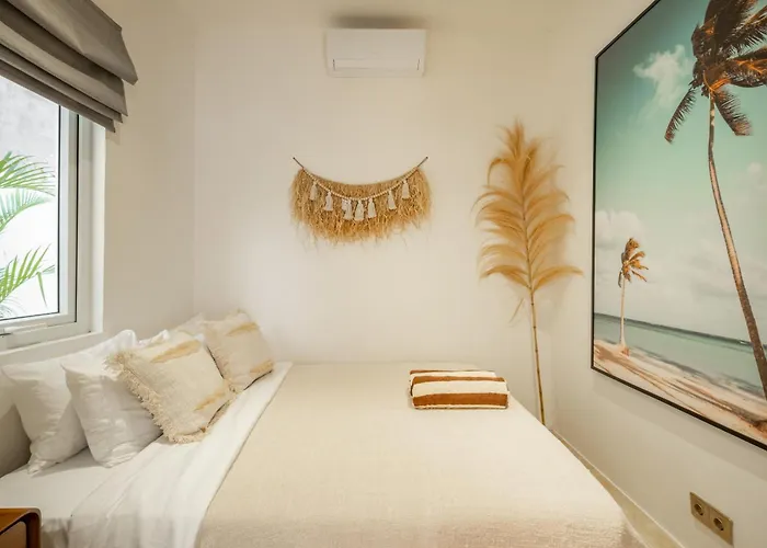 Tropical 2br At Berawa I Pool I Enclosed Living 别墅
