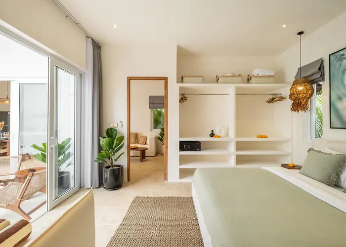 Tropical 2br At Berawa I Pool I Enclosed Living * 坎古