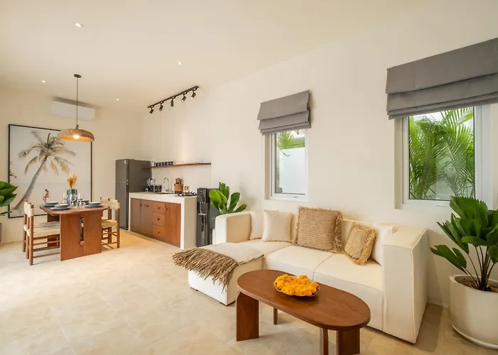 Tropical 2br At Berawa I Pool I Enclosed Living 别墅 坎古